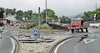 Viel befahren. Obschon der Kreisel Rottenbr&uuml;cke gesperrt  wurde, fliesst der Verkehr in Susten gr&ouml;sstenteils ohne &shy;Behinderungen.
