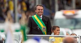 Vor rund einem Jahr wurde Brasiliens Pr&auml;sident Jair Bolsonaro w&auml;hrend dem Wahlkampf niedergestochen. Bis dato musste sich der Politiker viermal operieren lassen.