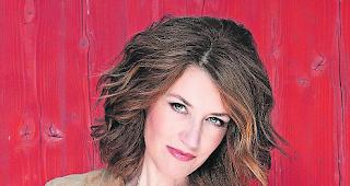 Seit 25 Jahren auf der B&uuml;hne - die Oberwalliser S&auml;ngerin Sina. 