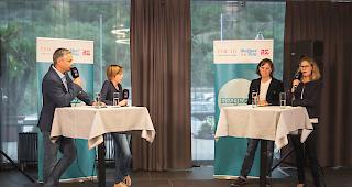 <b>Runde 1.</b> Armin Bregy, publizistischer Leiter Mengis Medien, mit den Kandidatinnen Laura Kronig (SP), Tamar Hosennen (GLP) und Danica Zurbriggen (CSP) (von links).