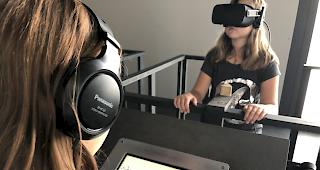 Ausger&uuml;stet mit einer 3D-Brille erleben Interessierte im World Nature Forum in Naters eine Reise durch die Alpen der Zukunft.