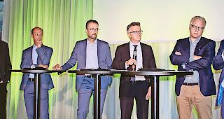 Energie als Wahlkampfthema. Thomas Egger (Nationalrat), Beat Rieder (St&auml;nderat), Alain Bregy (EnAlpin AG), Diego Clausen (Moderator), Renzo Cicillini (Lonza) und Staatsrat Roberto Schmidt (von links).