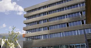 Der Bau hat architektonisch sowohl von aussen wie von innen einiges zu bieten.