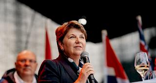 Offiziell er&ouml;ffnet: Bundesr&auml;tin Viola Amherd bei ihrer Rede zur Er&ouml;ffnung der Bike-WM in Gr&auml;chen.