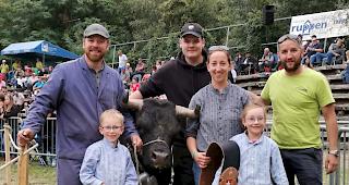 Siegerin Kategorie K&uuml;he II: &laquo;Mitra&raquo; mit Fabian, Renate, Matteo und Ellena Heinzmann sowie Yannick Stoffel aus Visperterminen.