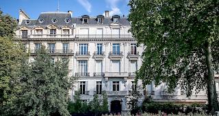 Eine Aussenansicht eines Geb&auml;udes in der Pariser Foch Avenue im 16. Arrondissement, in dem sich laut lokalen Medien eine Wohnung von Jeffrey Epstein in befindet.