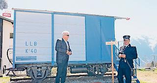 Der in ein Kino umfunktionierte LLB-G&uuml;terwagen.Foto zvg