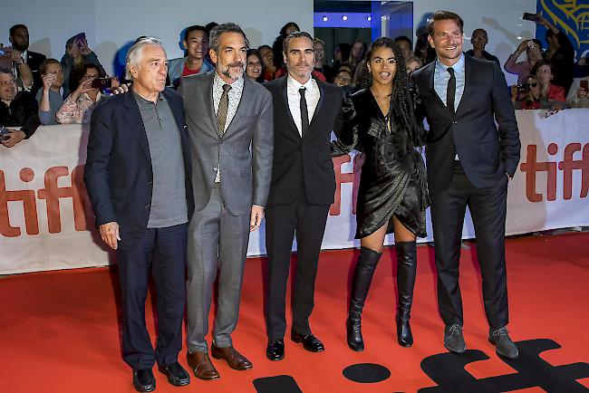 Schauspieler Robert De Niro, Regisseur Todd Phillips, die Schauspieler Joaquin Phoenix und Zazie Beetz und Produzent Bradley Cooper (von links) am 9. September 2019 an der Premiere des Films 