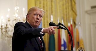 Verdacht auf Amtsmissbrauch. Trump steht wegen Enth&uuml;llungen &uuml;ber ein Telefonat mit dem ukrainischen Staatschef Wolodymyr Selenskyj unter Druck.