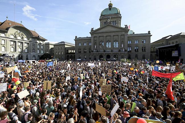 An der Klima-Kundgebung in Bern nahmen am Samstag gegen 100