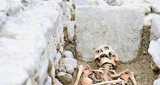 Gut erhalten. Der Zahn der Zeit konnte den Skeletten nicht allzu viel anhaben.