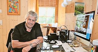Filmemacher. Regisseur Willy-Franz Kurth &ndash; hier an seinem Arbeitsplatz in Geimen &ndash; vertont und schneidet seine Filme selbst.