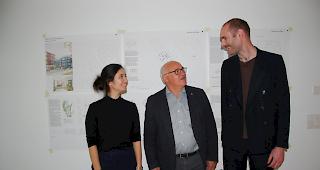 Die beiden Architekten Marianne Meister und Camiel Van Noten mit Herbert Schmidhalter, Pr&auml;sident der Stiftung Residenz Brigerberg (Mitte). 