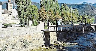 Soll saniert werden: Die Holzbr&uuml;cke &uuml;ber die Saltina bei der Mediathek.