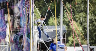F&uuml;r Gross und Klein. Die &laquo;Foire&raquo; ist auch ein Auf und Ab. 