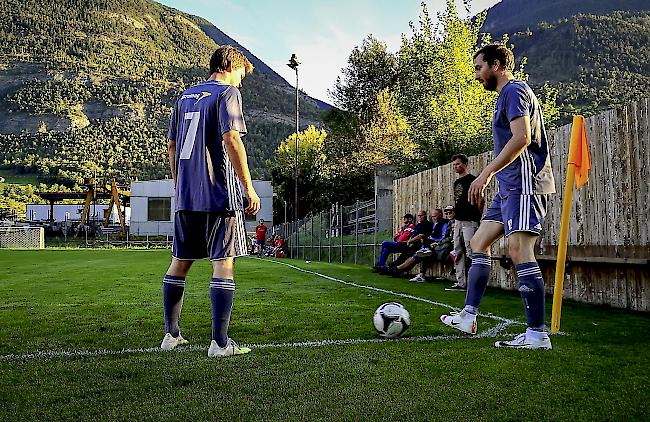 Meister-Ecke. Patrick Lengen (rechts) und Michael Imhasly führen sie kurz aus. 