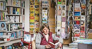 Vertieft. Buchh&auml;ndlerin ist Daniela K&auml;mpfens Traumberuf.
