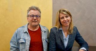 Hermann Anthamatten, Pr&auml;sident Zeughaus Kultur, und Monika Holzegger, Betriebsleiterin ad interim, verk&uuml;nden das Jubil&auml;umsprogramm.