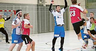 Gegen Herzogenbuchsee unterlag der KTV Visp (in Weiss) mit 30:31.