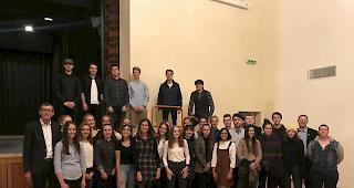 Am Freitagabend nahmen in Naters 32 Jungb&uuml;rger des Jahrgangs 2001 ihre B&uuml;rgerbriefe entgegen.