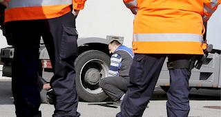 Ein Video zeigt, wie ein Polizist der Stadtpolizei Winterthur einen Autofahrer &uuml;bel beschimpft. Der Agent wurde nun suspendiert. 