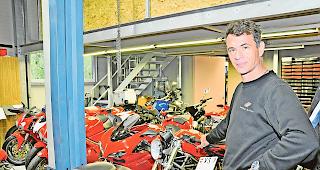 Vor dem Einwintern. Patric Wenger von Wenger Motos kann auf eine gute Saison 2019 zur&uuml;ckblicken.