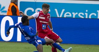 Kein Durchkommen. Sittens Mickael Facchinetti wird vom Luzerner Ibrahim Ndiaye gestoppt.