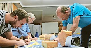 Mit allen Sinnen. Die Jury konzentriert am Werk.