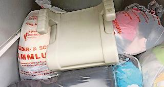 Verm&uuml;llt. Immer &ouml;fter werden Kleidercontainer f&uuml;r die M&uuml;llentsorgung missbraucht.