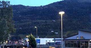 Fanmarsch. Rund 700 Servette-Fans ziehen in Richtung Stade de Tourbillon.