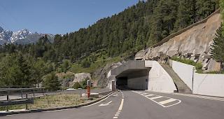 Reinigungsarbeiten. In der Nacht von Dienstag auf Mittwoch wird der Schallbergtunnel gesperrt.