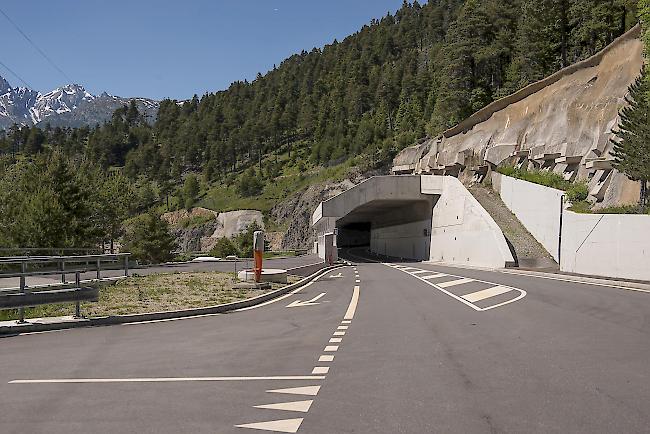 Reinigungsarbeiten. In der Nacht von Dienstag auf Mittwoch wird der Schallbergtunnel gesperrt.