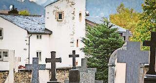 Letzte Ruhest&auml;tte. Traditionelle Gr&auml;ber gibts zwar seltener. Doch ein Besuch auf dem Friedhof an Allerheiligen geh&ouml;rt sich f&uuml;r Angeh&ouml;rige.