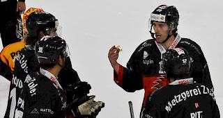 Mark Van Guilder (hinten rechts) er&ouml;ffnete nach 19 Sekunden (!) das Skore.