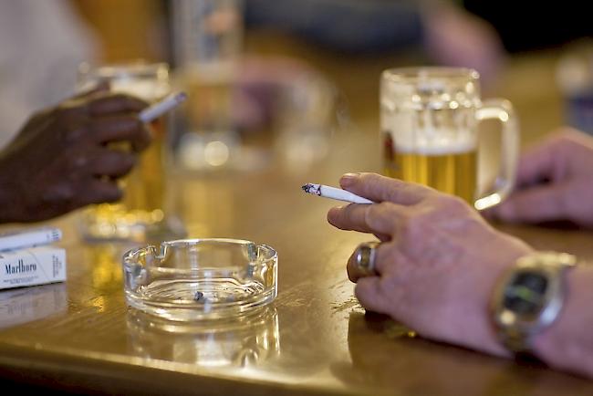 Seit Freitag gilt auch in Gaststätten in Österreich ein komplettes Rauchverbot. 