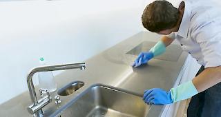 Bloss in knapp 5 Prozent der Haushalte ist laut einer Studie des Bundes vorwiegend der Mann f&uuml;r die Hausarbeit verantwortlich.