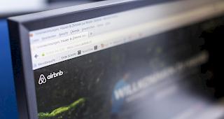 Raiffeisen-Chef&ouml;konom Martin Neff: Mit Airbnb lasse sich die knappe und teure Ressource "Raum" effizienter nutzen.