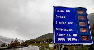 Am Simplonpass sind ob der winterlichen Strassen mehrere Fahrzeuge in einen Unfall verwickelt worden. 