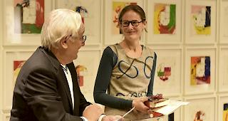 Grosser Moment.&nbsp;Marianne K&uuml;nzle erhielt von WAdS-CoPr&auml;sident Charles St&uuml;nzi den 2.Oberwalliser Literaturpreis ausgeh&auml;ndigt.&nbsp; Foto mengis media