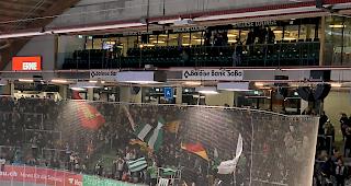 Die Fans des EHC Olten und des HC Siders zelebrierten am Sonntagabend ein weiteres Mal ihre Freundschaft. Da spielte das sportliche Geschehen fast schon eine Nebenrolle, man feierte sich gegenseitig.