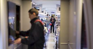 Der stehengebliebene Zug musste evakuiert werden. 