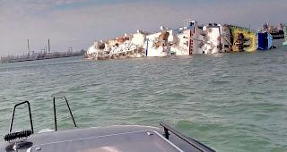 Die Queen Hind liegt im Wasser, Tausende Schafe sind vermutlich bereits tot.