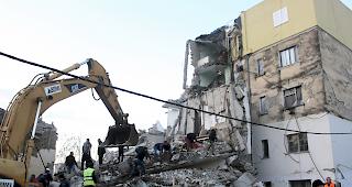 Bei einem schweren Erdbeben in&nbsp;Albanien&nbsp;sind am Dienstag mindestens vier Menschen ums Leben gekommen. 