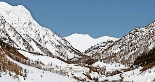 Nach einer f&uuml;nft&auml;gigen Sperrung der Simplonpassstrasse zwischen Gondo und Iselle ist die Passstrasse am Donnerstagnachmittag wieder f&uuml;r den internationalen Verkehr ge&ouml;ffnet worden. 