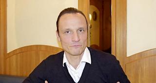 Adrian Arnold wechselt von der Politik zur&uuml;ck in den Fussball.