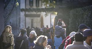 Stimmungsvoller Adventsmarkt in Naters.