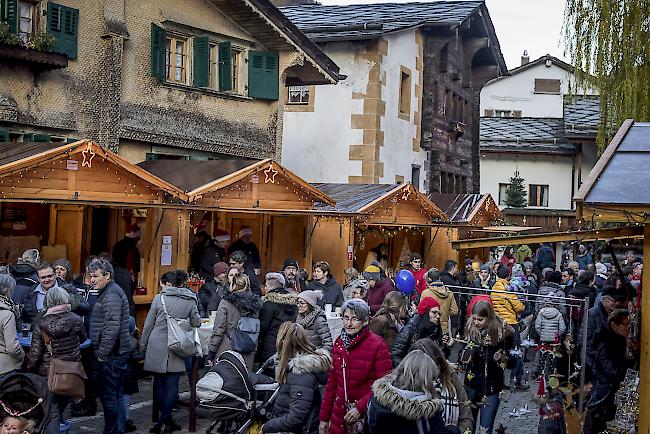 Traditioneller Adventsmarkt in Naters. 