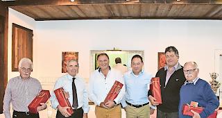 Feierstunde. Sanierer Walter Lengacher, alt Staatsrat Wilhelm Schnyder, alt Finanzinspektor Christian Melly, Pr&auml;sident Christian Grichting sowie Gilbert Loretan und Gaston Oggier von der SANAG (von links) blickten zum Abschluss der Sanierung von Leukerbad gemeinsam zur&uuml;ck auf eine &laquo;Mission Impossible&raquo;.Foto zvg