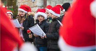 <b>Nikolausl&auml;uten.</b> F&uuml;r ein abwechslungsreiches Programm am traditionellen Nikolausl&auml;uten war gesorgt.