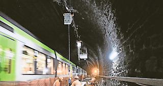 Gef&auml;hrliche Enge. Dem L&ouml;tschbergtunnel droht w&auml;hrend intensiver Bauphasen aus Sicherheitsgr&uuml;nden die Totalsperrung.Foto BLS